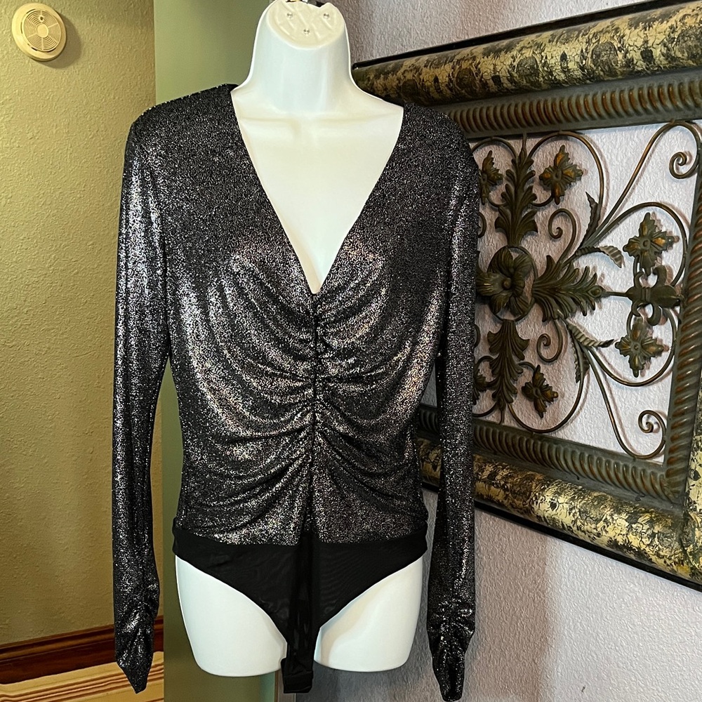 NWT Scripted by Saks Fifth Avenue Shimmery Black LS V-Neck Ruched Bodysuit Sz M
